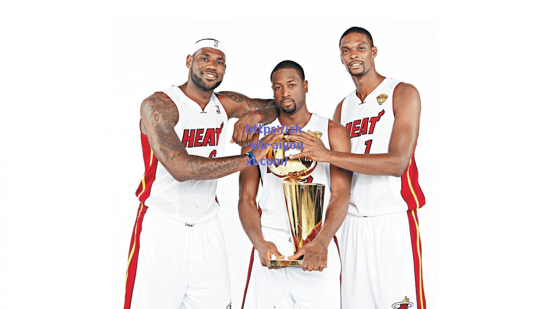 暖心时刻，蒂亚戈寒风中为颤抖小球童披上外套